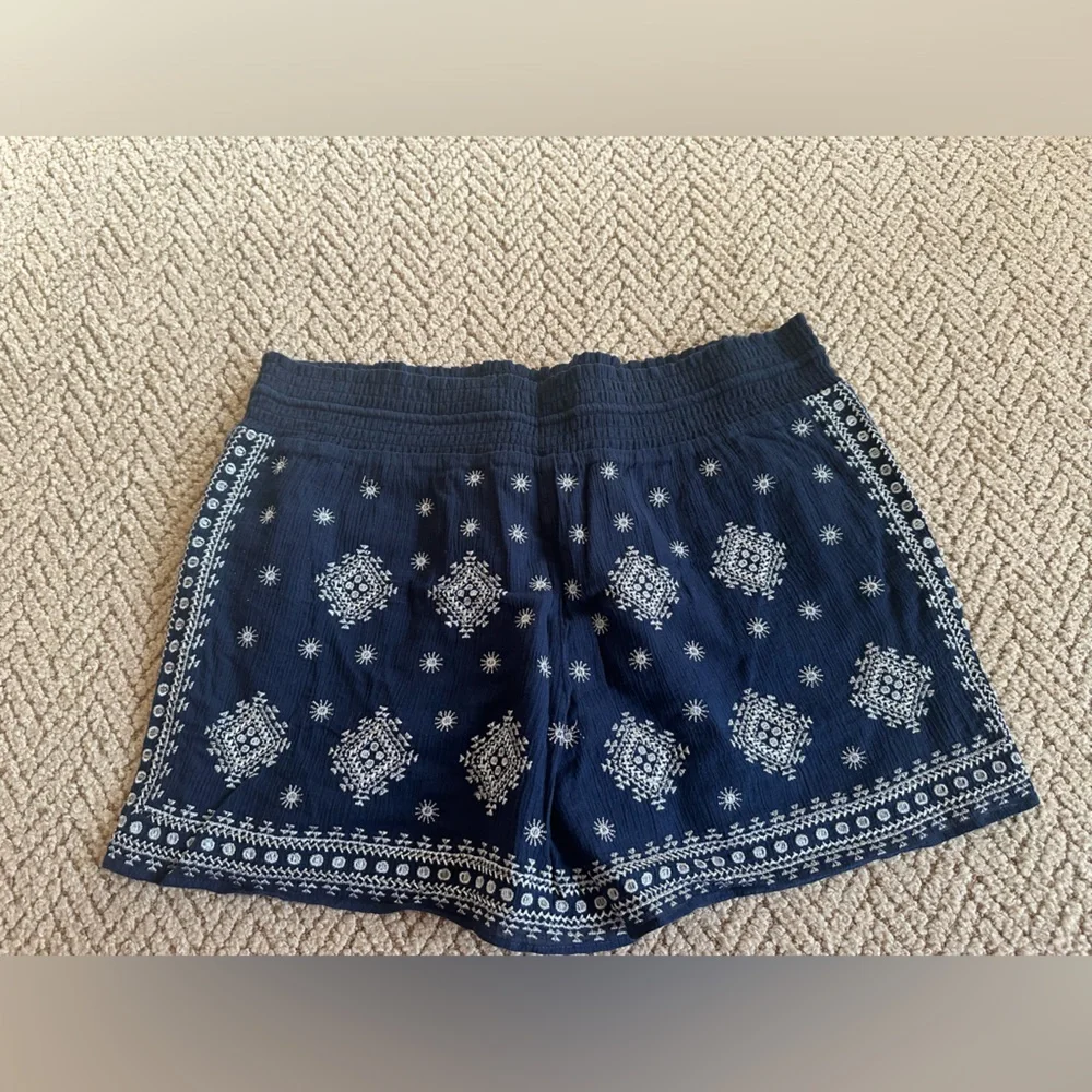 J. Crew Embroidered Mosaic Pull- On Shorts Size M - Picture 2 of 4